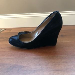 Ann Taylor Black Snakeskin Embossed Black Wedges